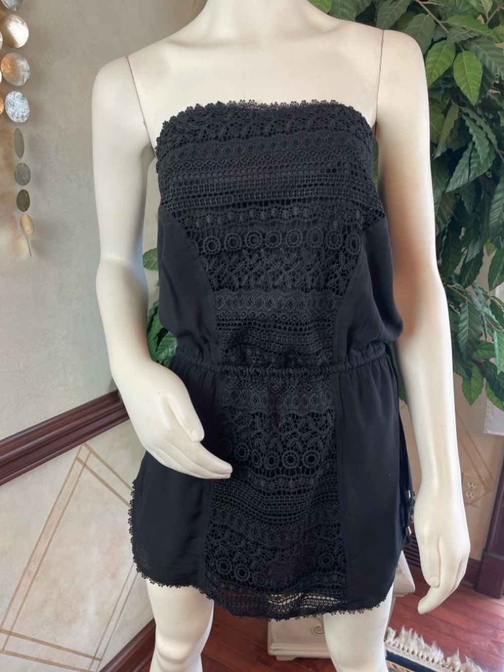 BLACK STRAPLESS CROCHET DETAIL BEACH COVERUP